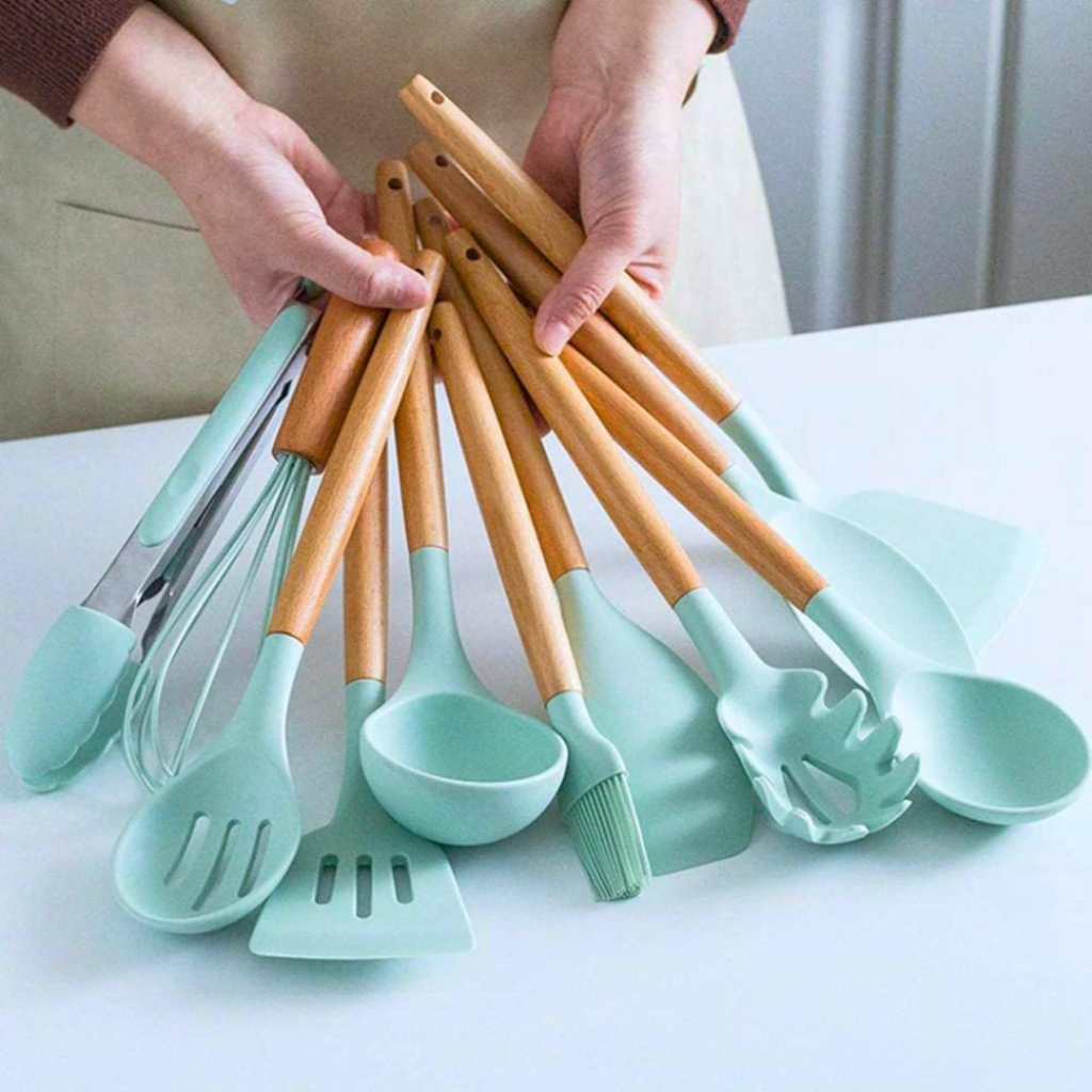 Jogo de Cozinha Kit C/12 Peças de Silicone, Utensílios e Copo Suporte para Cozinha Cabo de Madeira Cor aleatorias