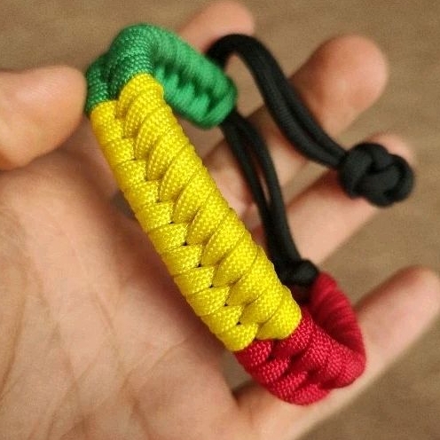 Bracelete Reggae Rastafari Tricolor - Artesanato feito com material de excelente qualidade corda Paracord 550