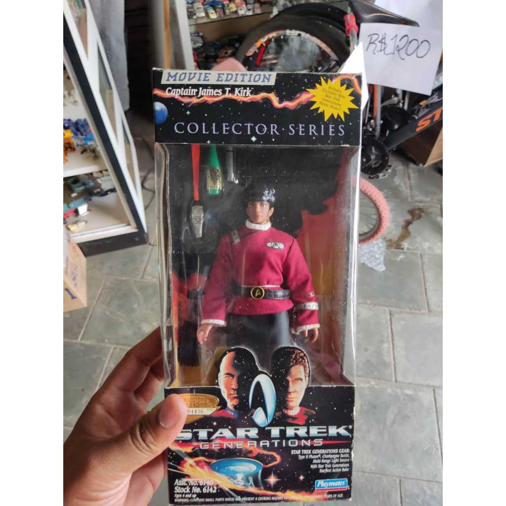 Boneco Coleção Star Trek Captain James T. Kirke  edition 6140 serie 6142