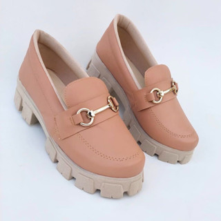 Mocassim Loafer Feminino Sola Alta Tratorada Peça Dourada