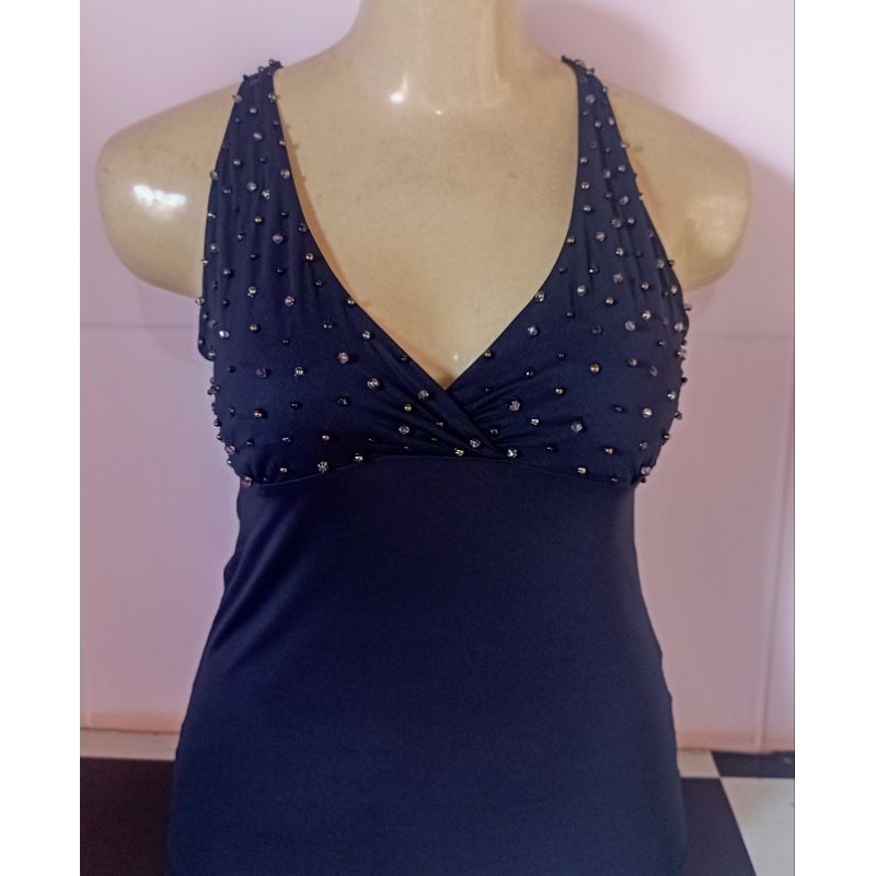 Blusa feminina bordada com pedrarias