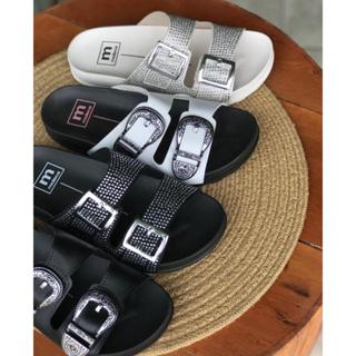 SANDÁLIA RASTEIRA COM FIVELAS MOLECA - MEGA DESCONTO/ENVIO IMEDIATO - PLATAFORMA PRETO GLITTER/LISO/PRATA