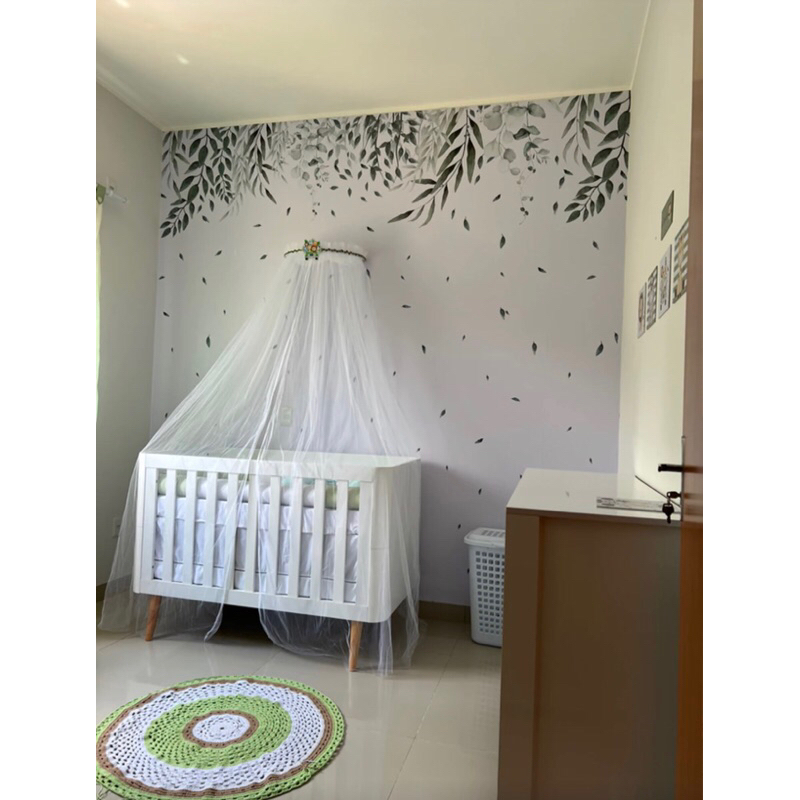 DOSSEL SAFARI COM APLIQUE EM FOLHAS E MOSQUITEIRO PARA BERÇO DE BEBÊ