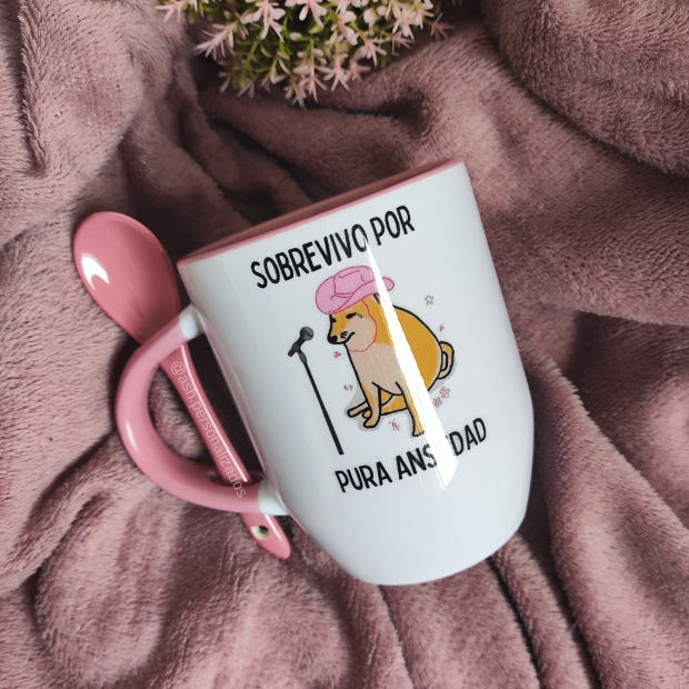 Caneca Personalizada "Sobrevivo por pura ansiedad" RBD - Salvame (Rebelde) - Doguinho RBD
