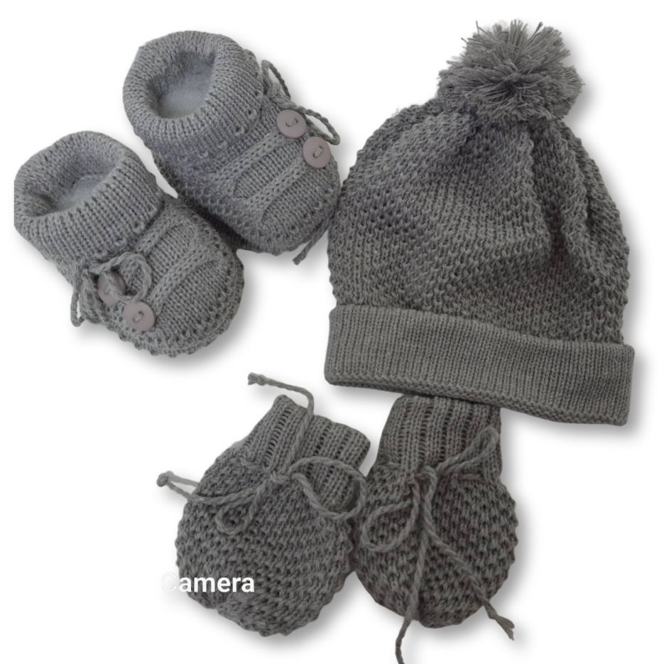 Kit Touca/Gorro Luva e Sapatinho/Botinha Cinza bebê rn até 2 Meses em Tricô
