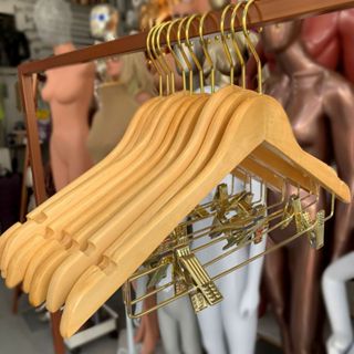 Kit 5un Cabide de Madeira com Presilha Cromada / Cabides Adulto Super Reforçado Luxo para Roupas