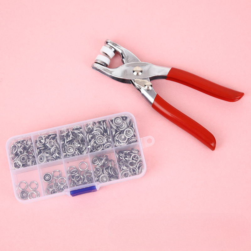 kit de Alicate Aplicador Para Botao De Metal De Pressao Roupa Bebe C/ 150 botões de roupas