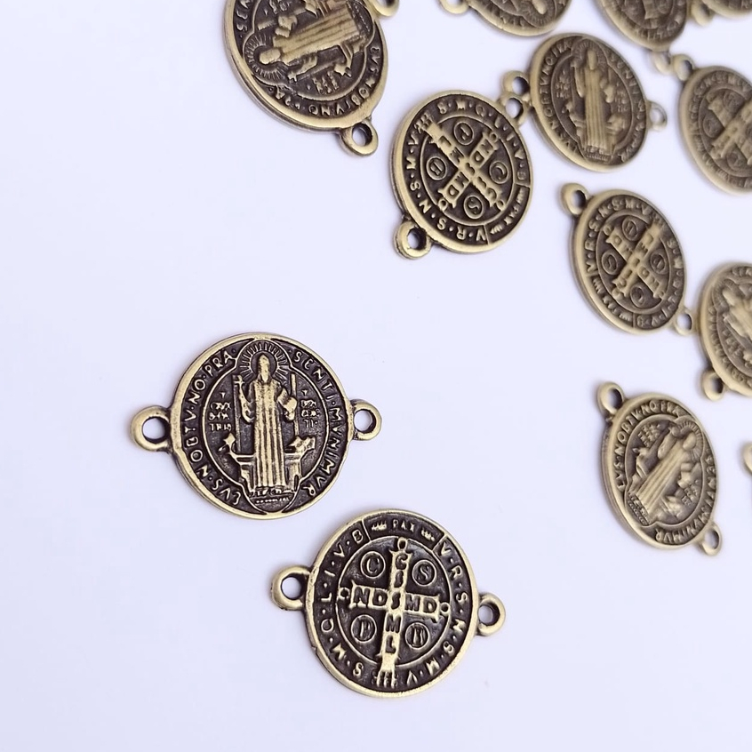 10 Medalhas São Bento para Pulseira - Medalha com Furo Lateral Ouro Velho - Medalha São Bento em Metal em Oferta na Shopee