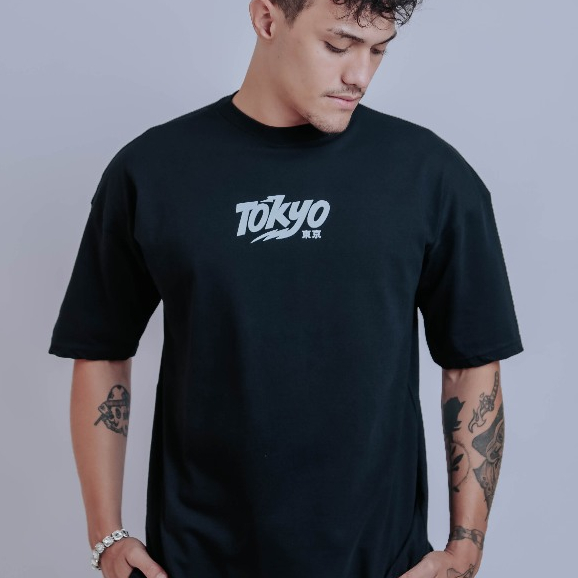 Camiseta OVERSIZED estampada Preta blusa camisa Streetwear em algodão 30.1 modelo Tokyo Preta Premium OVERSIZED