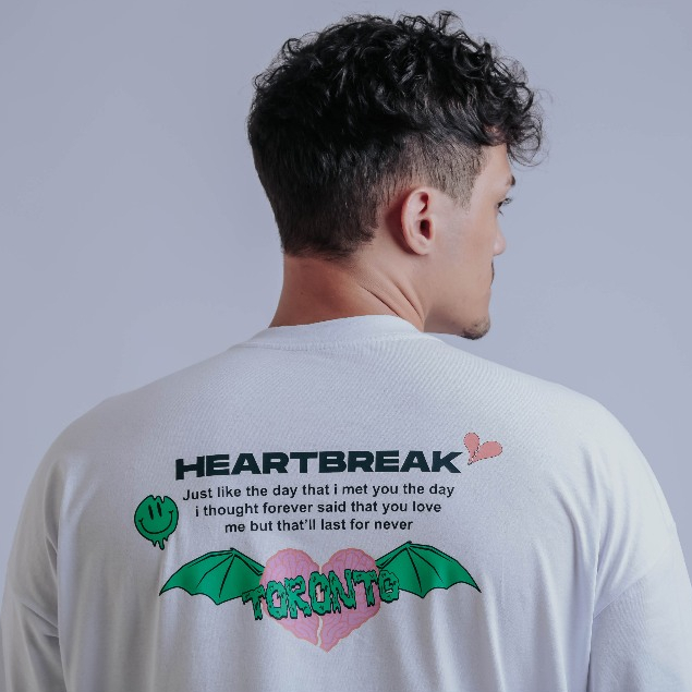 Camiseta OVERSIZED estampada branca blusa camisa Streetwear em algodão 30.1 modelo Heartbreak Premium OVERSIZED