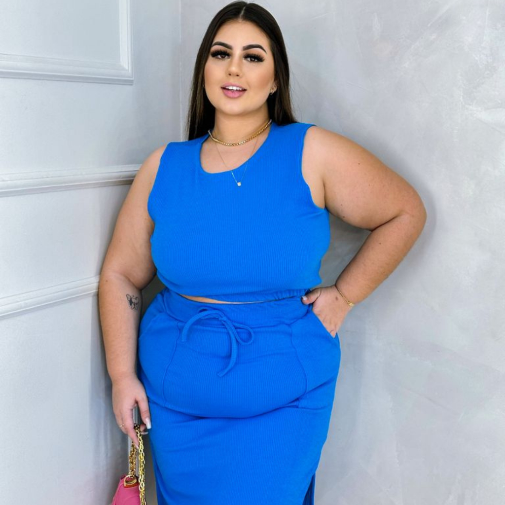 Conjunto Feminino Plus Size Lille / Saia Midi e Cropped / Blusinha Regata Feminina / Gola Redonda e Alta Tecido Canelado