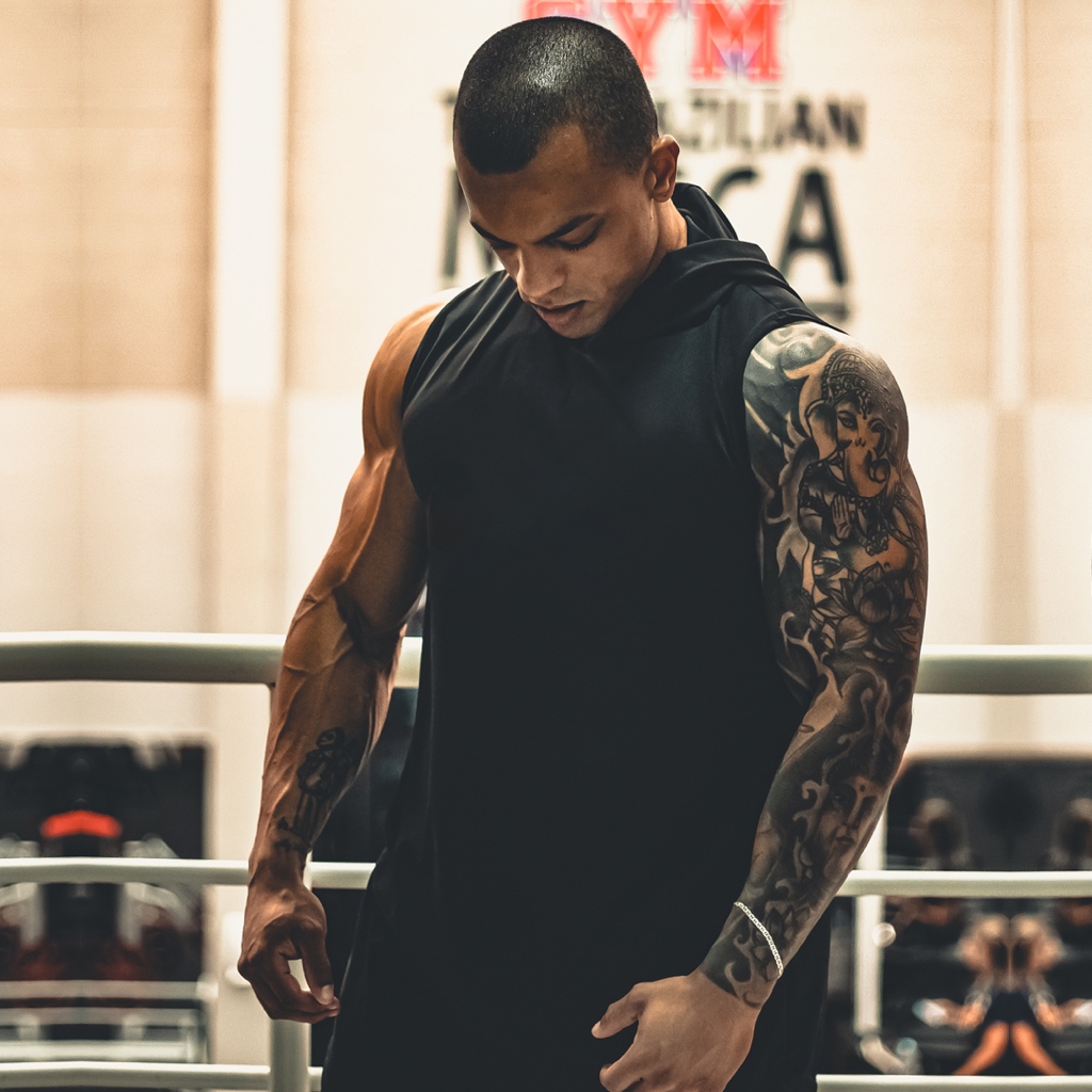 Regata Masculina Básica sem Estampa Lisa Longline Anti Transpirante com Capuz Varias Cores