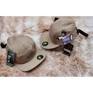 Boné five panel com regulagem de fita bonéskate