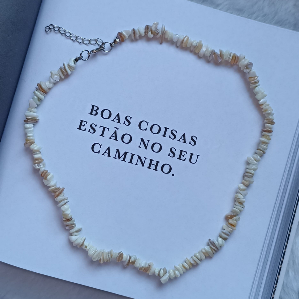 Colar Choker Cascalho de Pedras Naturais Madrepérola Fecho Prateado Acessório - Pedra de Luz