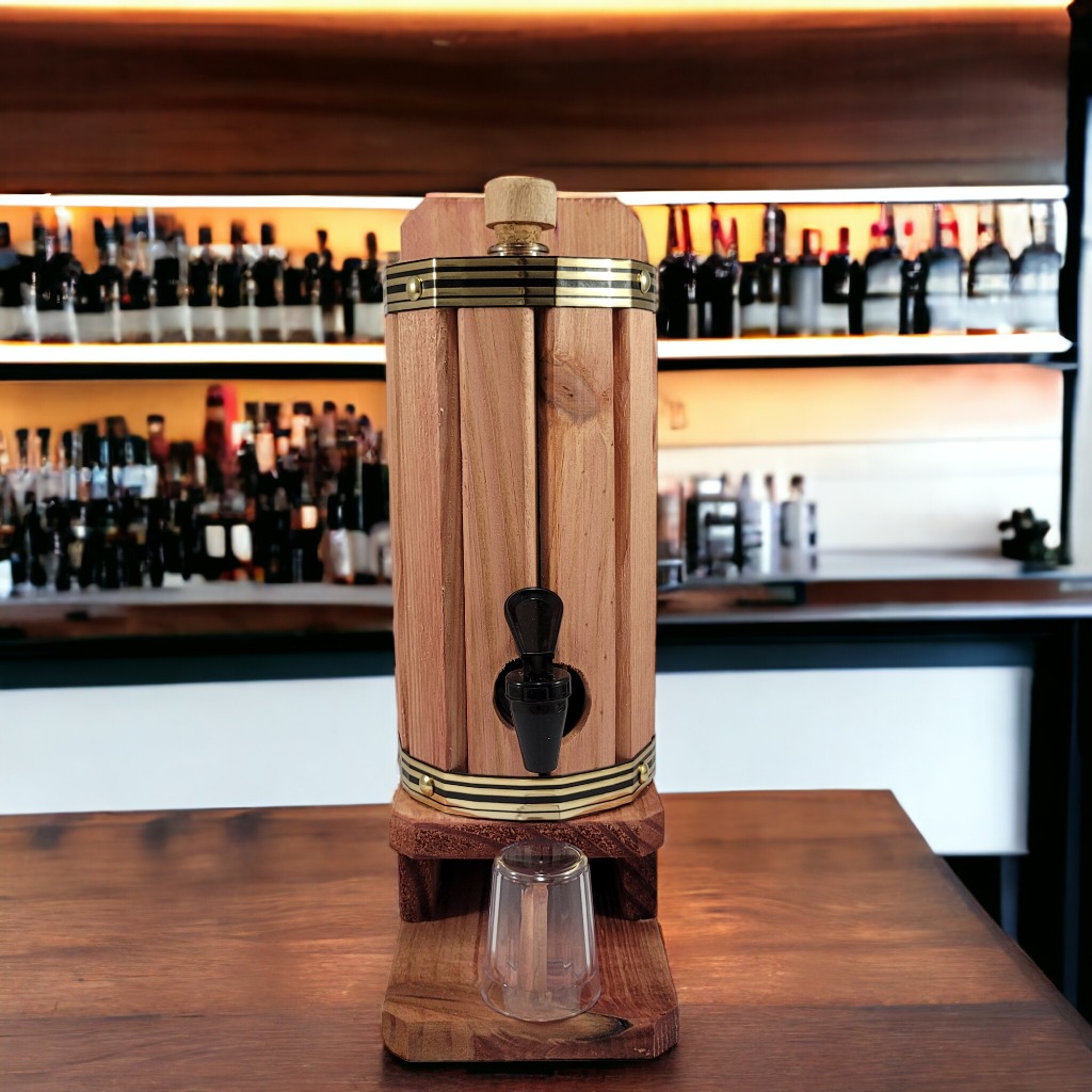Pingometro de Parede Barril De Cachaça Um Litro Adega Artesanal Madeira Pinus Com Copinho