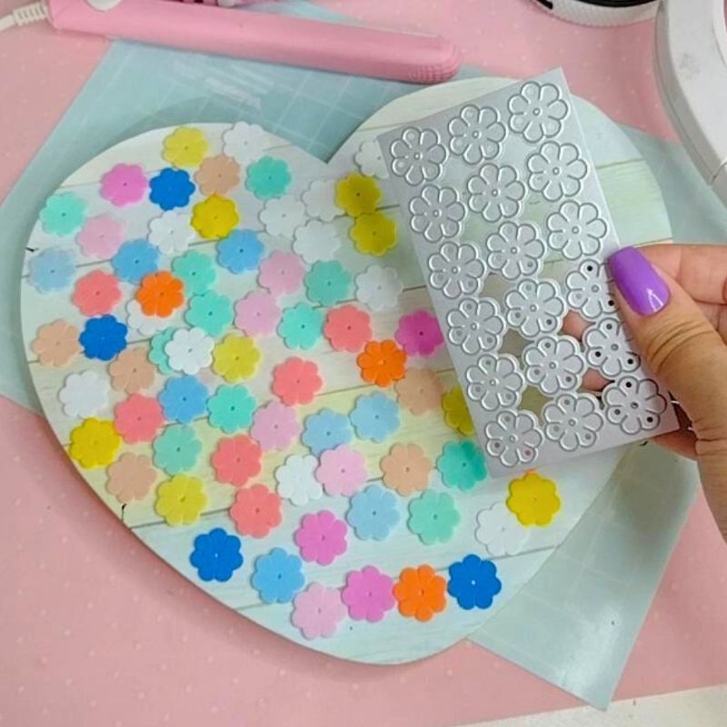 Faquinha de corte e relevo scrapbook| flores pequenas| matriz de metal