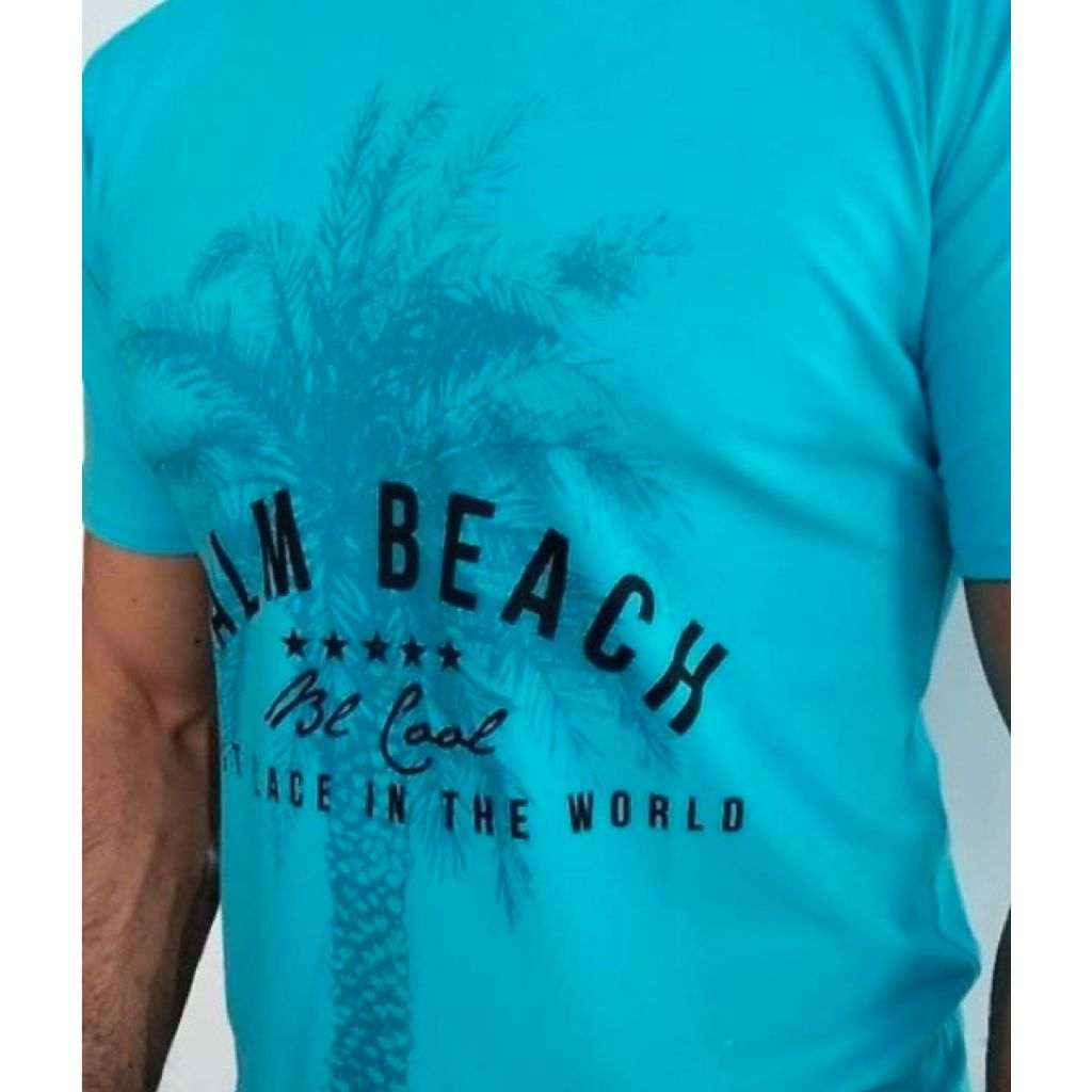 Camiseta Masculina Palm Beach Azul Turquesa com Estampa de uma Palmeira no Peito – Alinhada ao corpo – Produzido com Algodão Egípicio