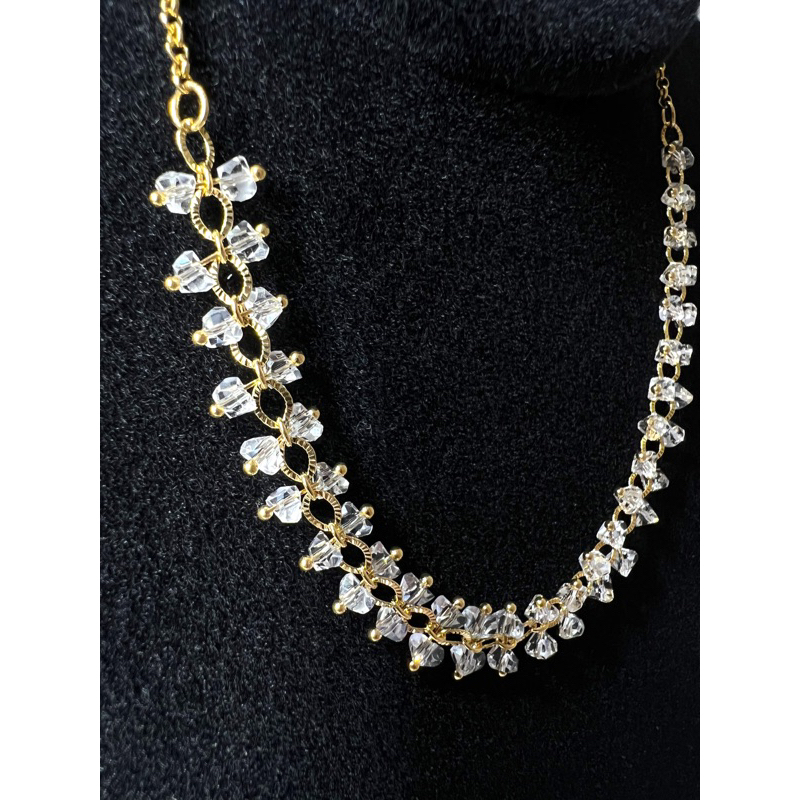 Colar Choker folheado a ouro com pedras cor cristal, Colar feminino com regulagem, colar folheado
