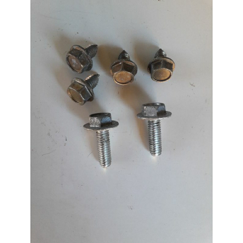 Conjunto de parafusos 4 da base inferior e 2 do motor da lavadora eletrolux lte09 lte12 usados excelente