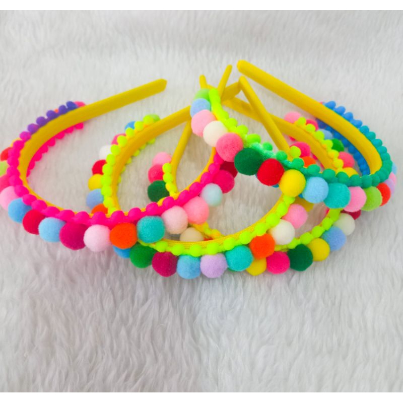 Arquinho Tiara Infantil Multicolorida Com fita de Pompom e Pompons Coloridos/Unidade