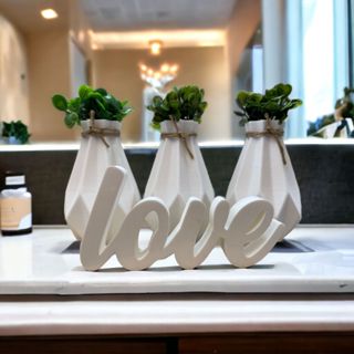 Kit 3 Vasinhos Decorativos com Letreiro Love e Plantas Artificiais Enfeite Sala e Banheiro em Oferta na Shopee