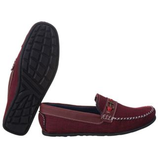 mocassim vinho com solado de borracha costurado