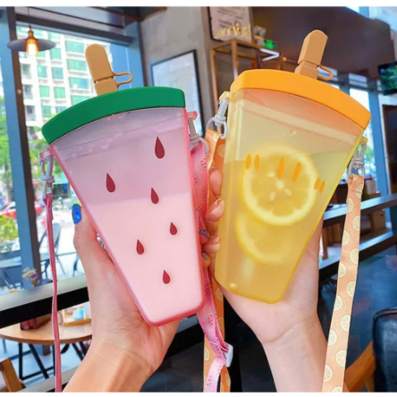 Garrafa de agua infantil e adulto em Formato de Sorvete Frutas fofa Antivazamento 320ml