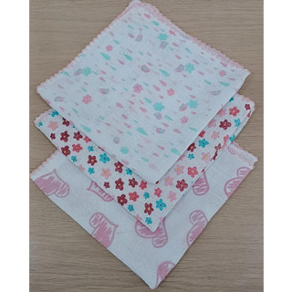 Kit C/ 3 Fraldas de boca (Babetes), ou Pano de Boca  Para Bebê Fralda Simples Estampada Sortida c/ bico de picueta