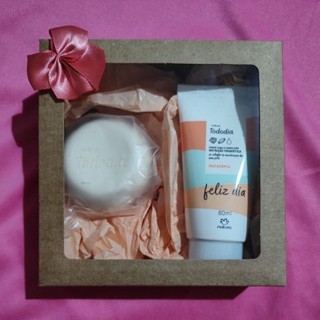 Kit Macadâmia na a Caixa com visor( 1 hidratante corporal perfumado 80ml, 1 sabonete barra 90g)