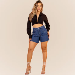 Short Feminino Cintura Alta Jeans Premium Barra Corte a Laser Desfiado com Bolsos Estiloso