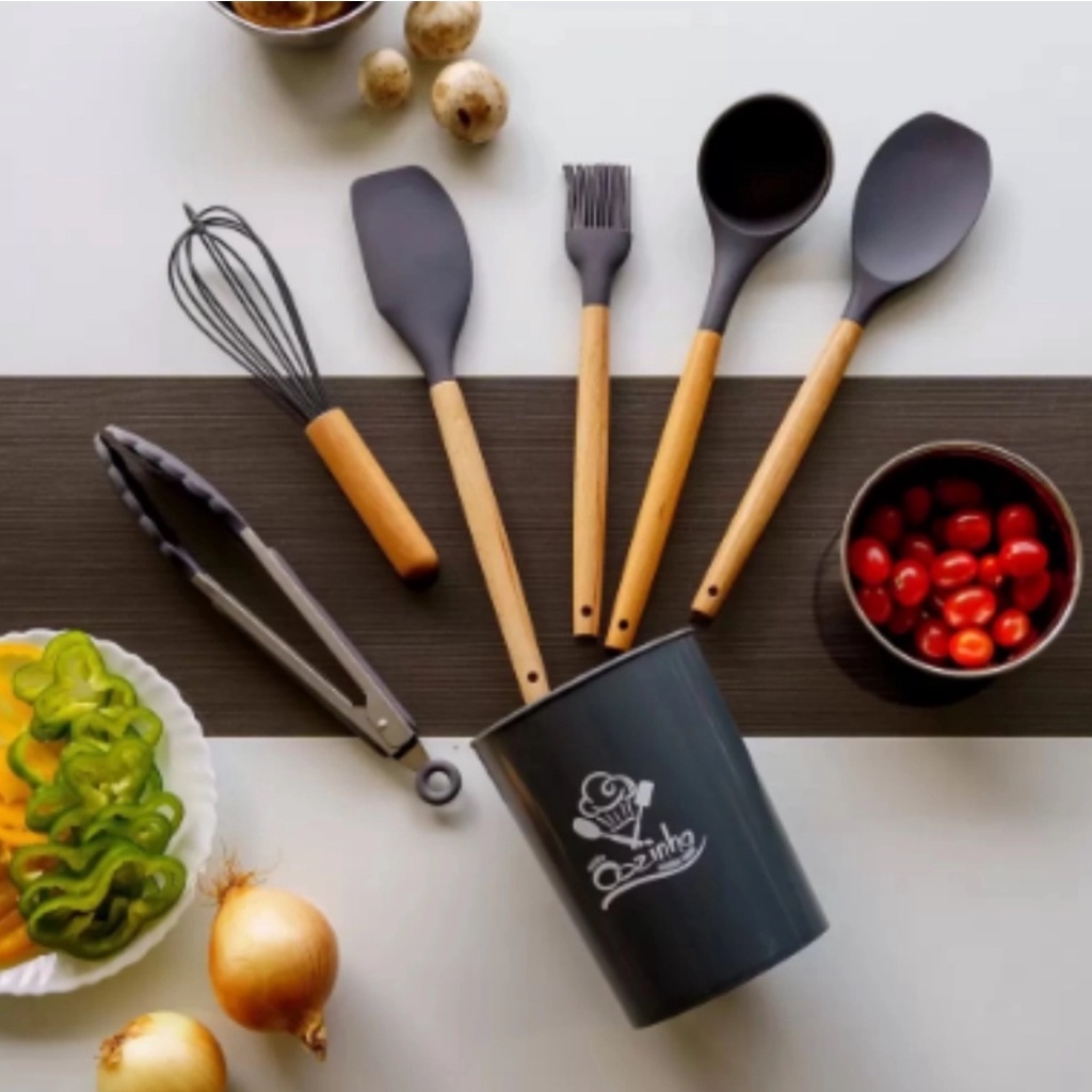 Kit Utensílios de Silicone para Cozinha 7 peças Com Cabo de Madeira Jogo para Cozinha Preto 123 util Pegador Batedor de claras Colher Concha Espátula Pincel Balde Escorredor