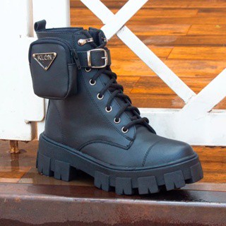 Bota Coturno Feminino Preto com Bolsinha Tratorado Estilo Prad Klon