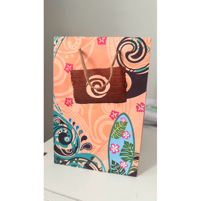 10/30/50 sacola de papel Moana medida 25x17x9cm não é com nome da criança!