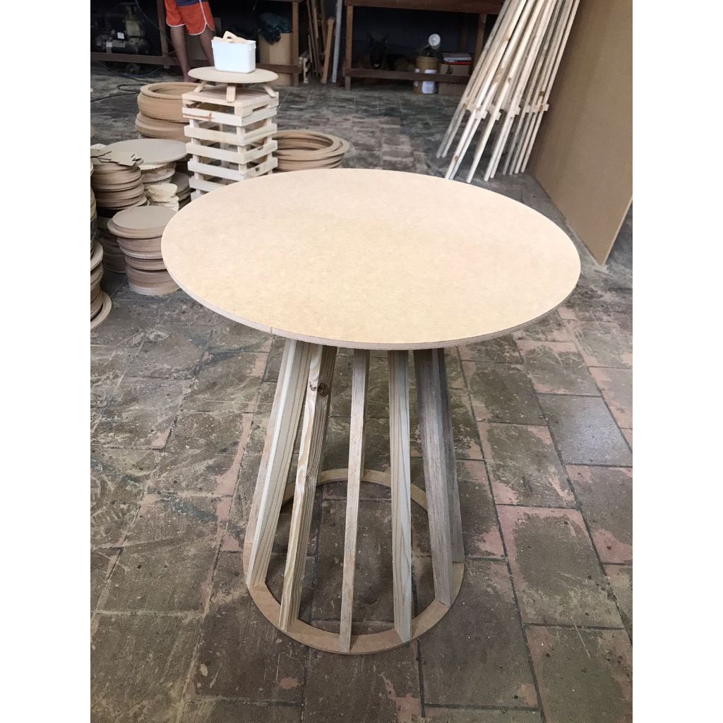 Mesa Ripada De Festa Tampo 60cm Em Mdf e Pés De Pinus