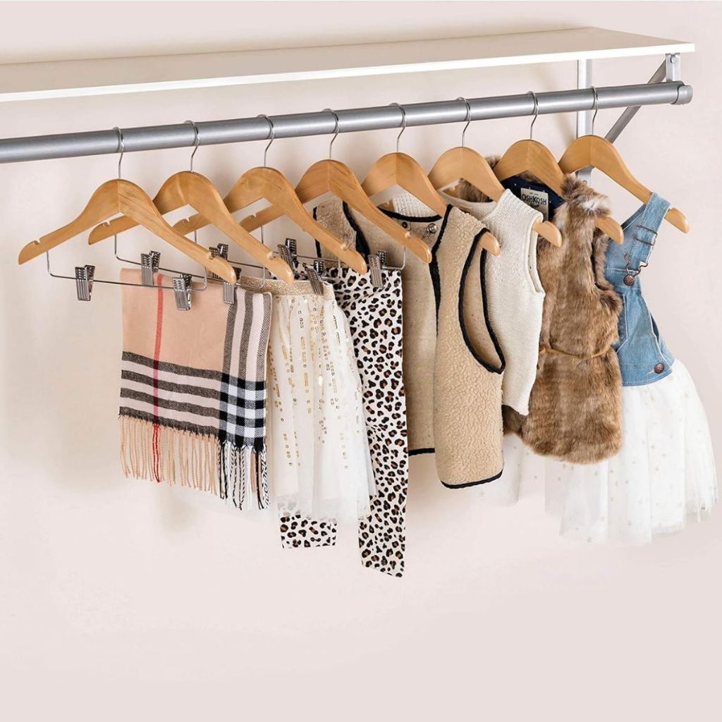 10 Cabides Madeira infantil Verniz Marfim  Gancho Cromado Topen Home