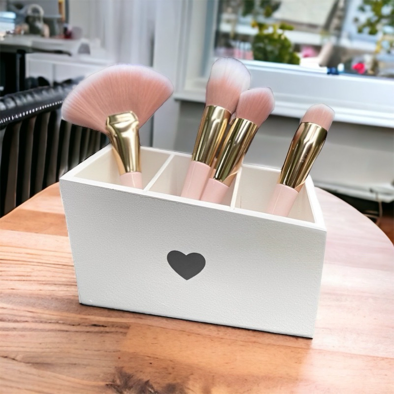 Porta Pincéis Coração MDF - organizador de Quarto, Camarim e Banheiro em Oferta na Shopee