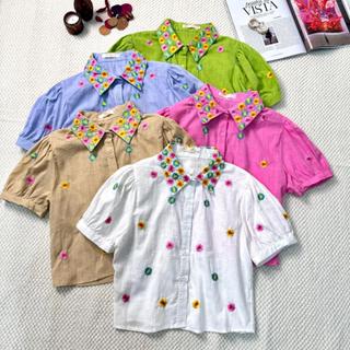 Blusa Feminina Flor Blusa feminina de linho com flor bordada Cropped Camisa Social Botões