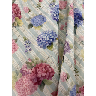 Tecido Tricoline Estampa de Hortênsias sobre Fundo Listrado Estilo Vintage 100% Algodão