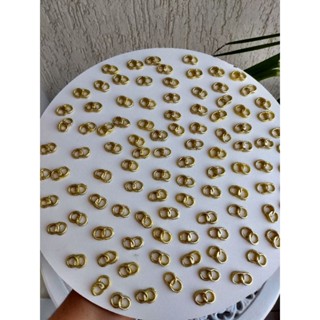 Aplique de pasta americana mini alianças.