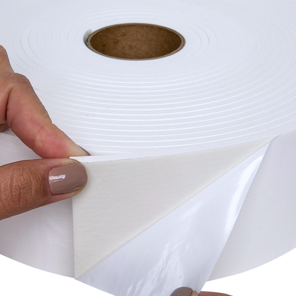Fita De Vedação Eva Branco Adesivado 1 Lado 05mm X 70mm X 10 metros
