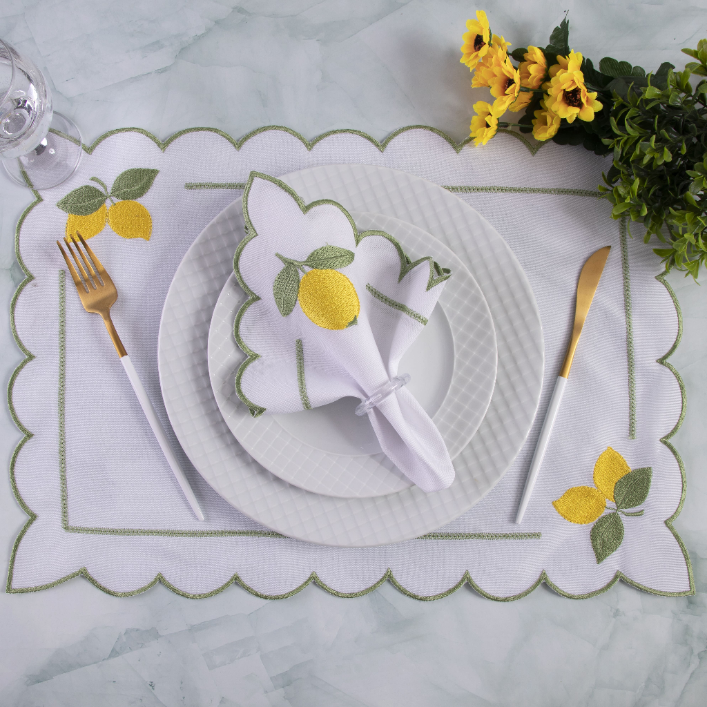 Kit Jogo Americano 8 peças com 4 sousplat Bordado (50cm x35cm) e 4 Guardanapos (35cm x 35cm)