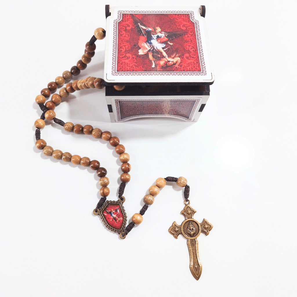 Terço Madeira São Miguel Arcanjo Vermelho Com Caixinha MDF
