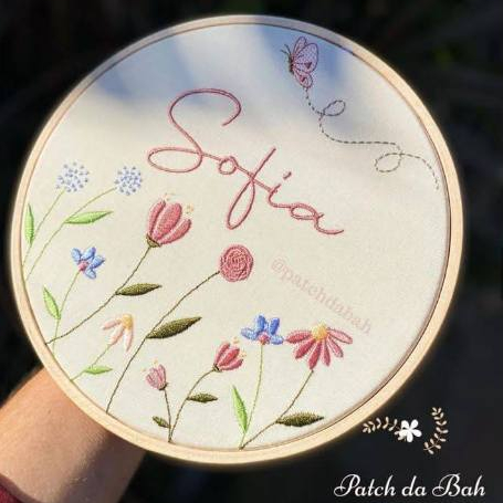 PORTA MATERNIDADE BASTIDOR DECORAÇÃO QUARTO MENINA BEBÊ BORDADO PERSONALIZADO