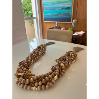 Colar decorativo de mesa Barroco 8 camadas grande grosso largo madeira Cris Albuque decoração sala em Oferta na Shopee