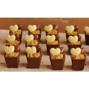 Caixinhas com mini corações chocolate caixa com 50