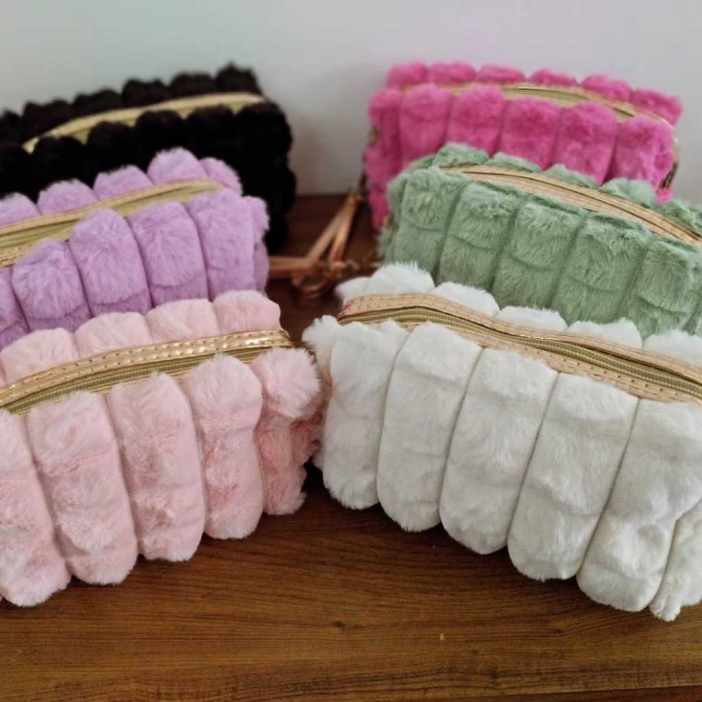 Bolsa Nécessaire De Pelúcia Organizador Com Detalhe Holográfico Nuvem em Oferta na Shopee