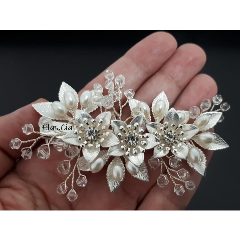 Arranjo Cabelo Noiva Grinalda Presilha Flores Prata Casamento Festa - Elas.Cia em Oferta na Shopee
