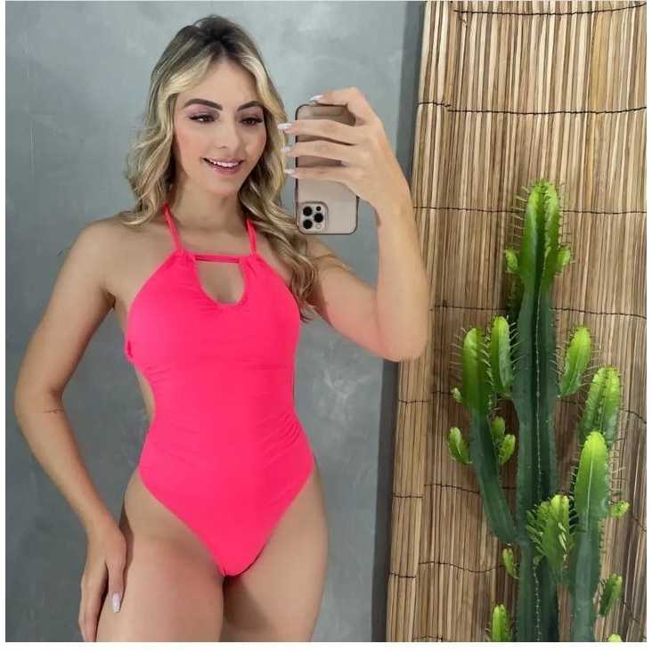 MAIÔ FIO COM DECOTE NO BUSTO