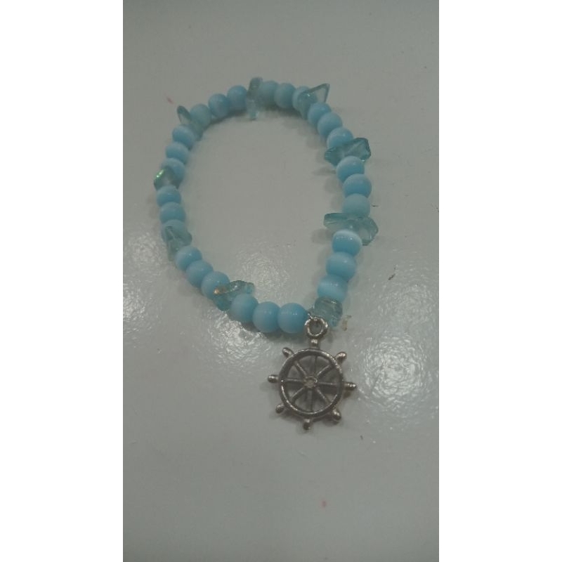 pulseira Iemanjá com pedrinhas azuis, miçangas, pingente, timão, âncora, concha, Yemanjá, umbanda, candomblé
