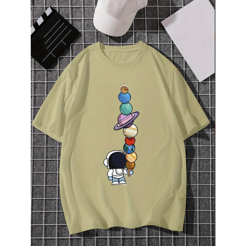Camiseta Amarelo Claro Planetas Coloridos Estampa Moderna Tecido Macio Confortável Astronauta Lua S